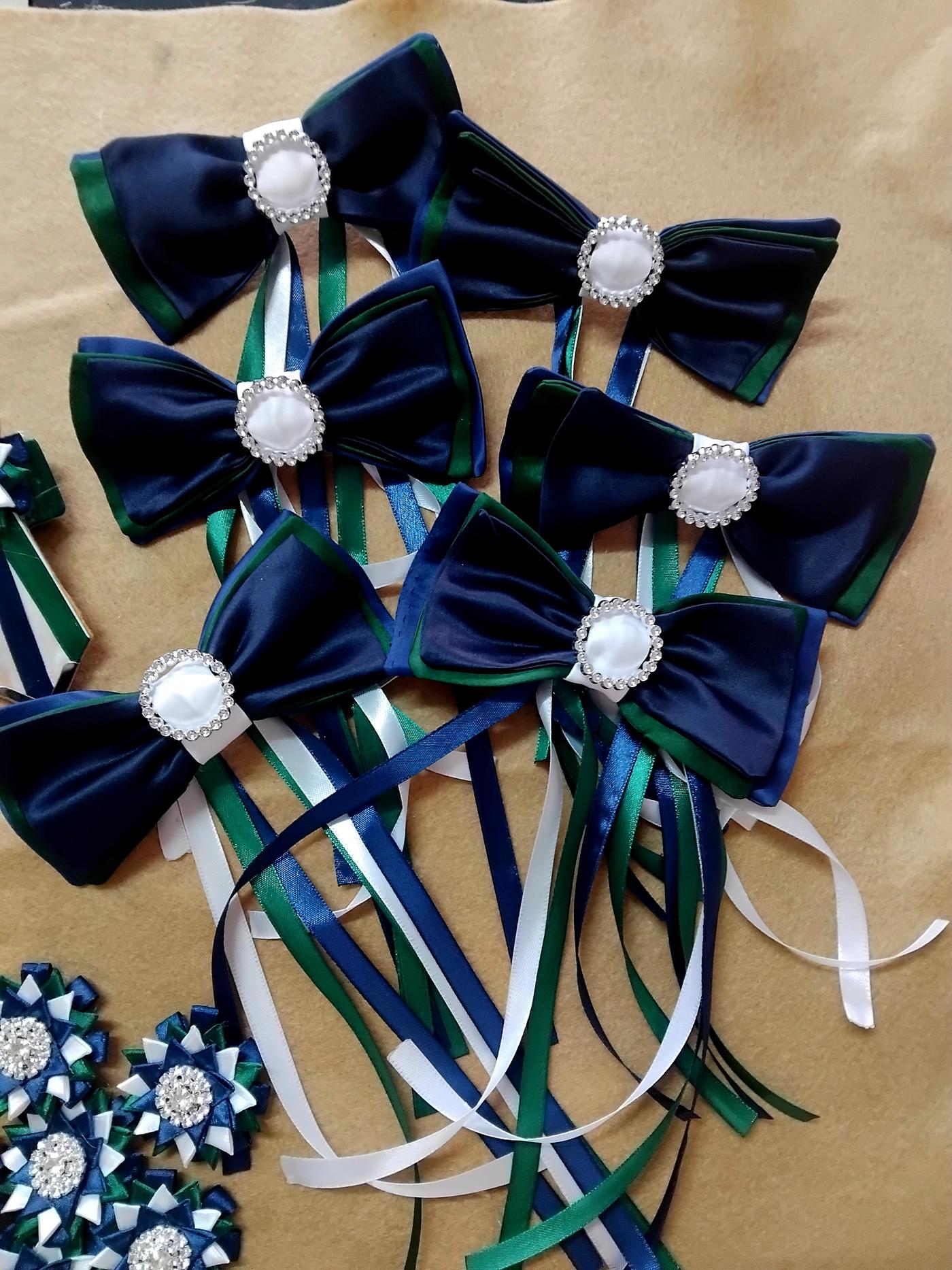 Tail bow handmade by Horsin' About
