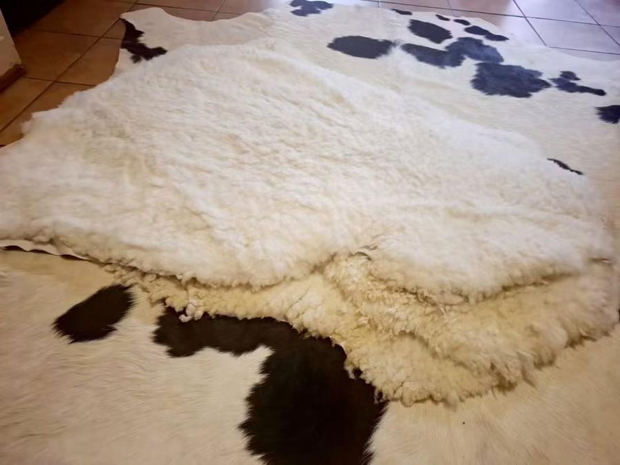 Natural sheepskin pelt